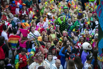 La corte del Carnaval sale a la calle