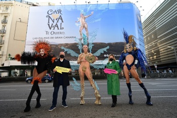 El Carnaval de Las Palmas de Gran Canaria inunda la calle Goya de Madrid