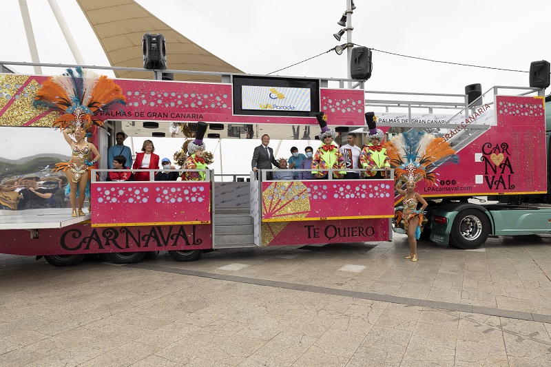 Carnaval adapta una carroza para que las personas con movilidad reducida participen en los desfiles y cabalgatas