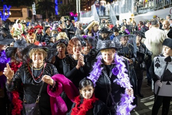 El Carnaval sale a la calle y cierra al tráfico diferentes vías del término municipal