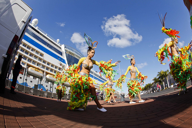 El Ayuntamiento dispone grupos de carnaval para dar la bienvenida a los cruceristas