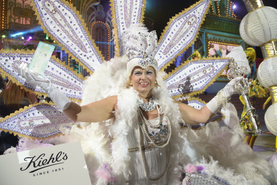 Carmen Martín Ceballos, con la fantasía Flapper Girl, se alza con el título de Gran Dama del Carnaval 2016