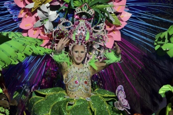 Paula de Castro, con un diseño de José Julio Armas Santana, es la Reina Infantil del Carnaval de La eterna primavera