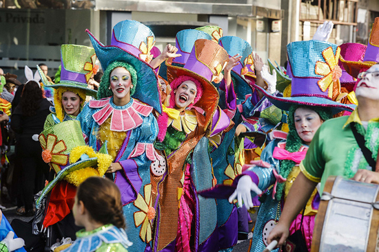 La Reina del Carnaval encabezará la Gran Cabalgata en su recorrido con 115 carrozas desde la plaza de la Feria hasta la de Manuel Becerra