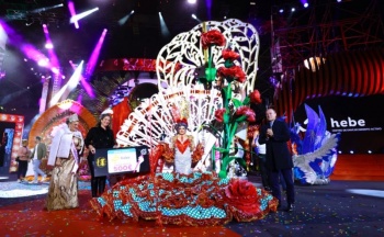 Manuela Teno Nevado se corona como Gran Dama del Carnaval de «Studio 54»