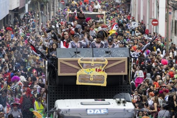La chiquillería volvió a celebrar el Carnaval en la calle